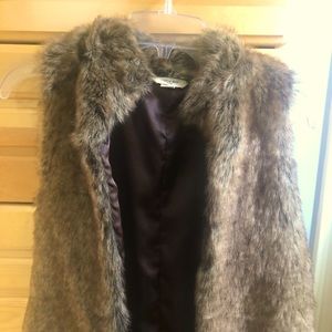 Girl’s faux fur vest